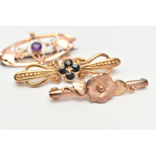 65 - THREE BROOCHES, to include a rose gold flower bar brooch, fitted with a brooch pin and safety clasp,... 
