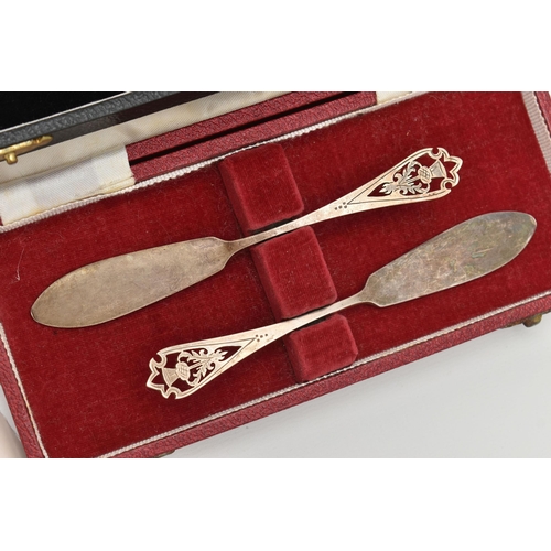 85 - ASSORTED CASED SILVER TABLEWARE, to include a cased pair of butter knives, open work thistle detail ... 