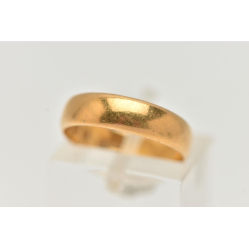 88 - A 22CT GOLD BAND RING, a polished band ring, approximate width 4mm, hallmarked 22ct London, ring siz... 