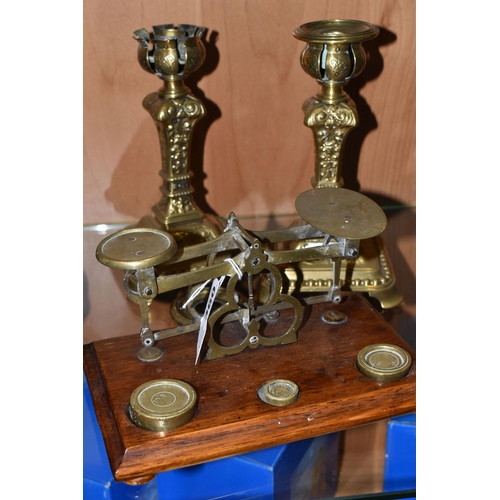 360 - A SET OF BRASS POSTAL SCALES, comprising scales set on an oak plinth with 4oz, 2oz and 1.5 oz brass ... 