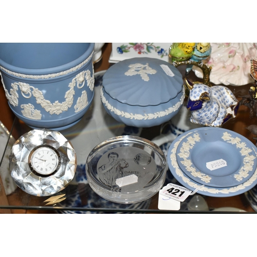 421 - A GROUP OF CERAMIC AND GLASS GIFTWARE, to include a Royal Crown Derby Lamb paperweight (second quali... 