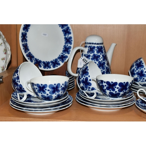 422 - A THIRTY FOUR PIECE RORSTRAND 'MON AMIE' TEA SET, comprising a teapot, a cream jug, a milk jug, open... 