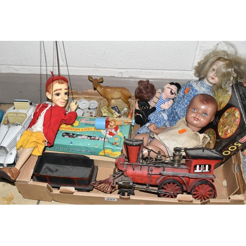 433 - ONE BOX OF VINTAGE TOY CARS AND DOLLS, to include a 'Rici' wooden Pinocchio marionette, a boxed set ... 