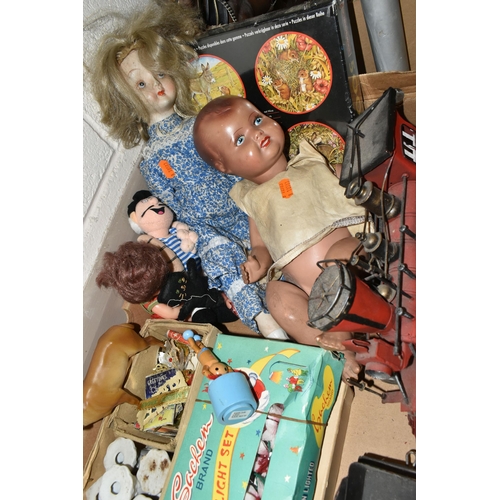 433 - ONE BOX OF VINTAGE TOY CARS AND DOLLS, to include a 'Rici' wooden Pinocchio marionette, a boxed set ... 