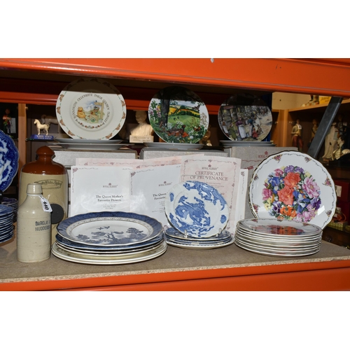 440 - A COLLECTION OF BOXED COLLECTOR'S PLATES AND OTHER CERAMICS, comprising a Royal Doulton 'White Nile'... 