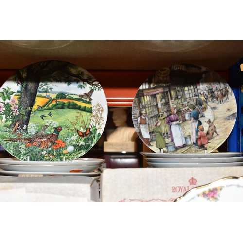 440 - A COLLECTION OF BOXED COLLECTOR'S PLATES AND OTHER CERAMICS, comprising a Royal Doulton 'White Nile'... 