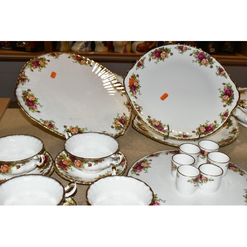 444 - A LARGE QUANTITY OF ROYAL ALBERT 'OLD COUNTRY ROSES' PATTERN DINNER AND TEAWARE, comprising a large ... 