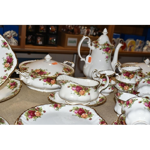 444 - A LARGE QUANTITY OF ROYAL ALBERT 'OLD COUNTRY ROSES' PATTERN DINNER AND TEAWARE, comprising a large ... 