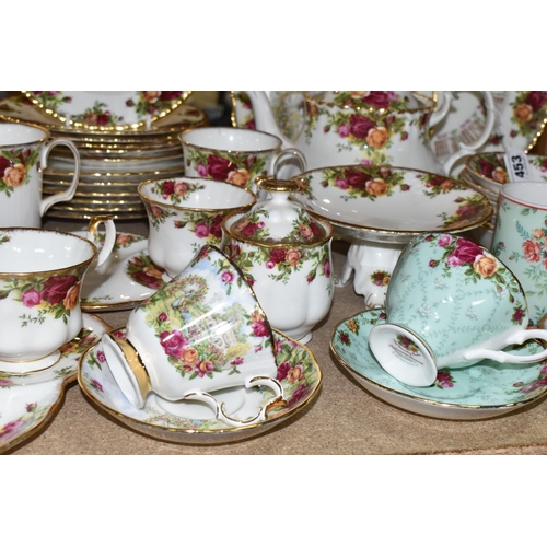 453 - A LARGE QUANTITY OF ROYAL ALBERT 'OLD COUNTRY ROSES' PATTERN TEA AND DINNERWARE, comprising three te... 