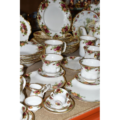 453 - A LARGE QUANTITY OF ROYAL ALBERT 'OLD COUNTRY ROSES' PATTERN TEA AND DINNERWARE, comprising three te... 