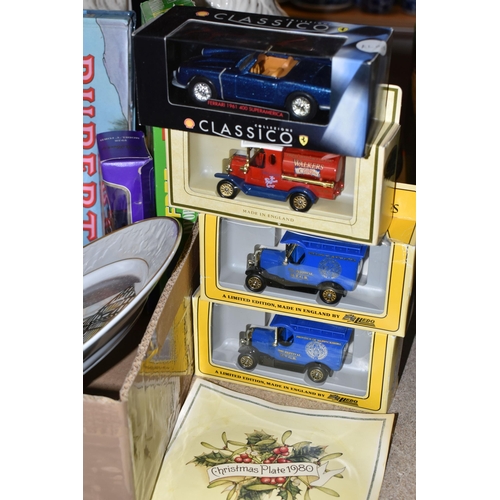 455 - ONE BOX OF COLLECTABLE MODEL CARS AND SUNDRY ITEMS, to include a pair of Staffordshire dogs, a serie... 