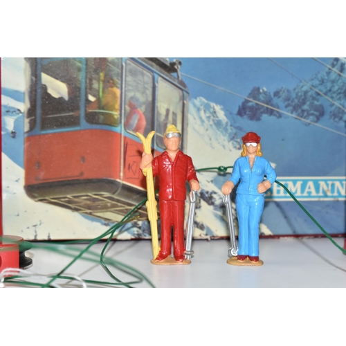 467 - A BOXED LEHMANN RIGI 900 CABLE CAR SET, not tested, appears largely complete and in good condition, ... 