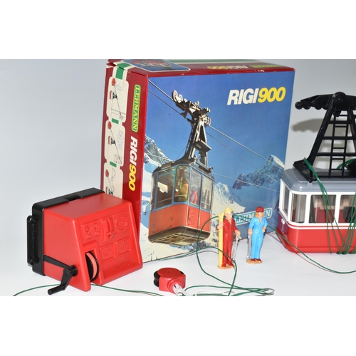 467 - A BOXED LEHMANN RIGI 900 CABLE CAR SET, not tested, appears largely complete and in good condition, ... 