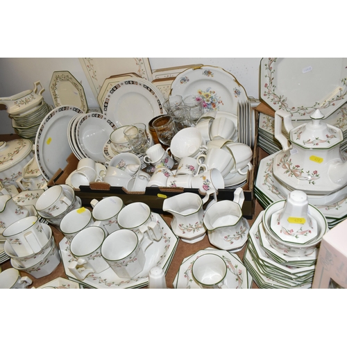 490 - A BOX AND LOOSE DINNER WARES, to include a large Johnson Brothers 'Eternal Beau' pattern dinner serv... 