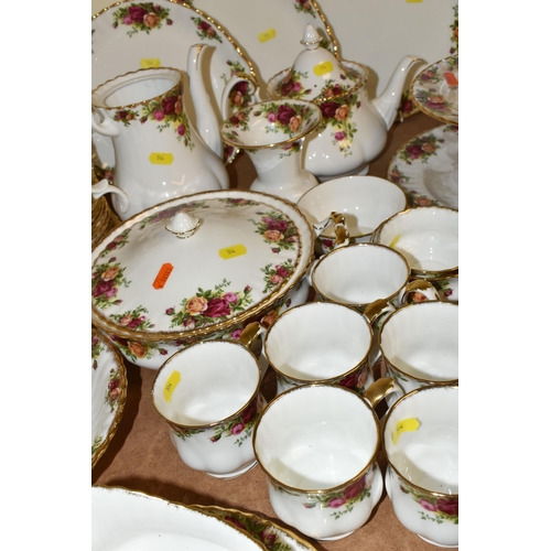 514 - A QUANTITY OF ROYAL ALBERT OLD COUNTRY ROSES TEA AND DINNER WARES ETC, comprising twelve dinner plat... 