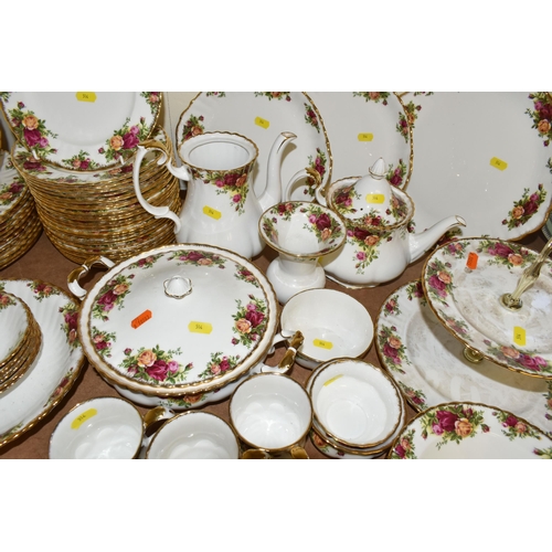 514 - A QUANTITY OF ROYAL ALBERT OLD COUNTRY ROSES TEA AND DINNER WARES ETC, comprising twelve dinner plat... 