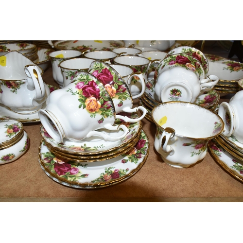 514 - A QUANTITY OF ROYAL ALBERT OLD COUNTRY ROSES TEA AND DINNER WARES ETC, comprising twelve dinner plat... 