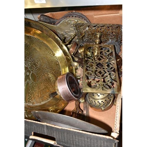 527 - ONE BOX OF BRASSWARE, to include a large trivet, chamber stick, a shop door bell, pot pourri jar, co... 