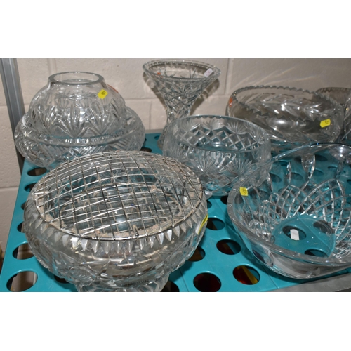 529 - A LARGE QUANTITY OF CUT CRYSTAL AND GLASSWARE, comprising fruit bowls, rose bowls, punch bowl, vases... 