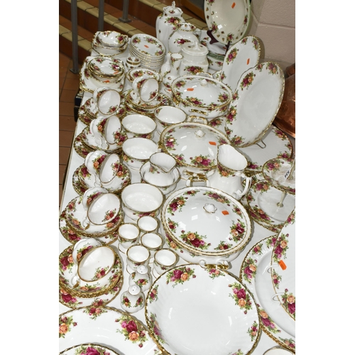 534 - A ONE HUNDRED AND TWENTY NINE PIECE ROYAL ALBERT 'OLD COUNTRY ROSES' DINNER SERVICE AND GIFT WARES, ... 