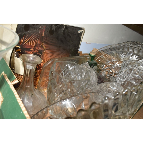 508 - SIX BOXES AND LOOSE GLASS WARES ETC, to include six boxed Luminarc green Stockholm glasses, four box... 