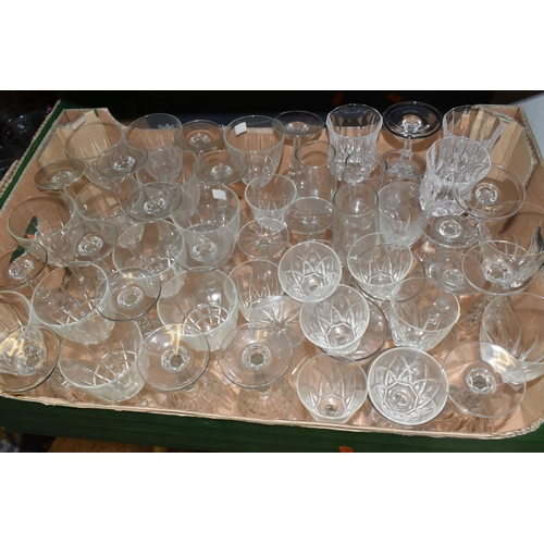 508 - SIX BOXES AND LOOSE GLASS WARES ETC, to include six boxed Luminarc green Stockholm glasses, four box... 