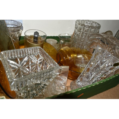 508 - SIX BOXES AND LOOSE GLASS WARES ETC, to include six boxed Luminarc green Stockholm glasses, four box... 