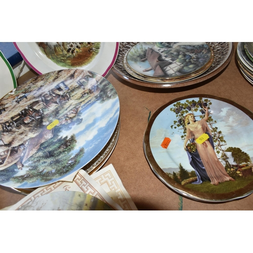 513 - A QUANTITY OF COLLECTORS PLATES ETC, to include nine Wedgwood 'Wind in the Willows', Royal Doulton '... 