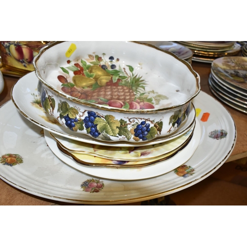 513 - A QUANTITY OF COLLECTORS PLATES ETC, to include nine Wedgwood 'Wind in the Willows', Royal Doulton '... 