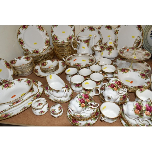 514 - A QUANTITY OF ROYAL ALBERT OLD COUNTRY ROSES TEA AND DINNER WARES ETC, comprising twelve dinner plat... 