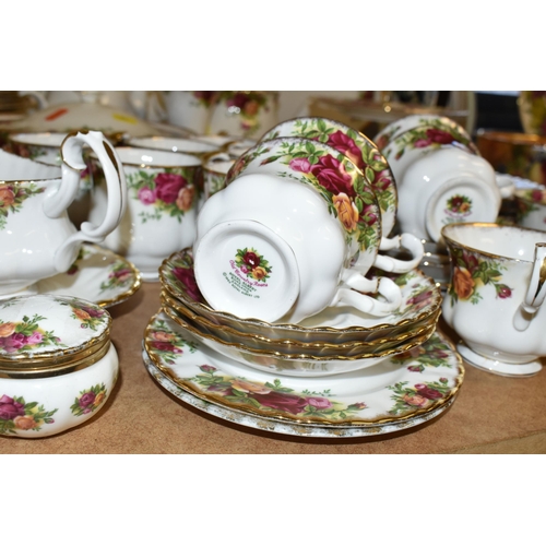 514 - A QUANTITY OF ROYAL ALBERT OLD COUNTRY ROSES TEA AND DINNER WARES ETC, comprising twelve dinner plat... 