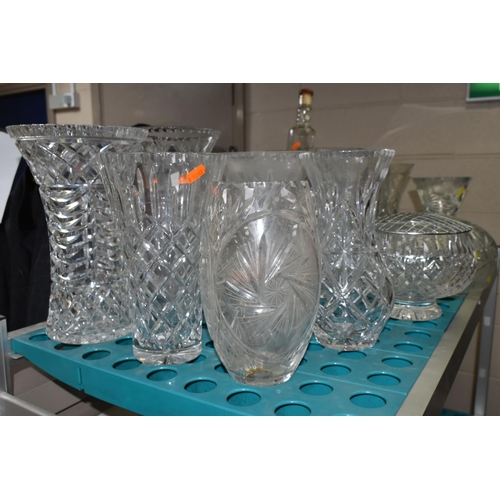 529 - A LARGE QUANTITY OF CUT CRYSTAL AND GLASSWARE, comprising fruit bowls, rose bowls, punch bowl, vases... 