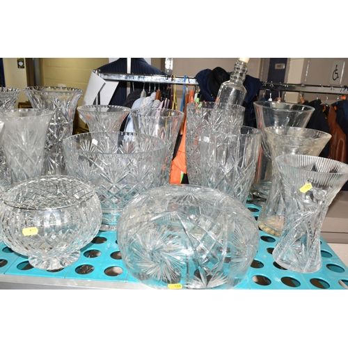 529 - A LARGE QUANTITY OF CUT CRYSTAL AND GLASSWARE, comprising fruit bowls, rose bowls, punch bowl, vases... 