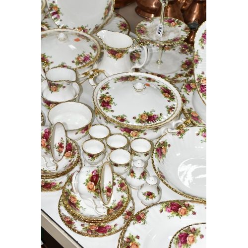 534 - A ONE HUNDRED AND TWENTY NINE PIECE ROYAL ALBERT 'OLD COUNTRY ROSES' DINNER SERVICE AND GIFT WARES, ... 