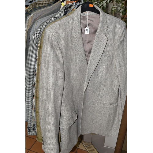 577 - A QUANTITY OF GENTLEMEN'S VINTAGE CLOTHING, comprising thirty four classic gentlemen's jackets, chec... 