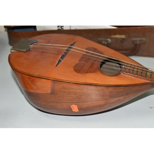 619 - AN UNBRANDED EIGHT STRING NEAPOLITAN MANDOLIN, approximate length 60cm, Condition report: no obvious... 