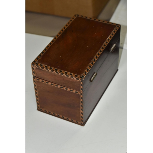 621 - A GEORGIAN MAHOGANY TWO COMPARTMENT TEA CADDY, approximate dimensions H12cm x W18cm x D10cm, Conditi... 