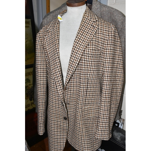 631 - A GROUP OF SIX GENTLEMEN'S 'HARRIS TWEED' JACKETS, 100% wool, patterns include Hound's Tooth, Herrin... 