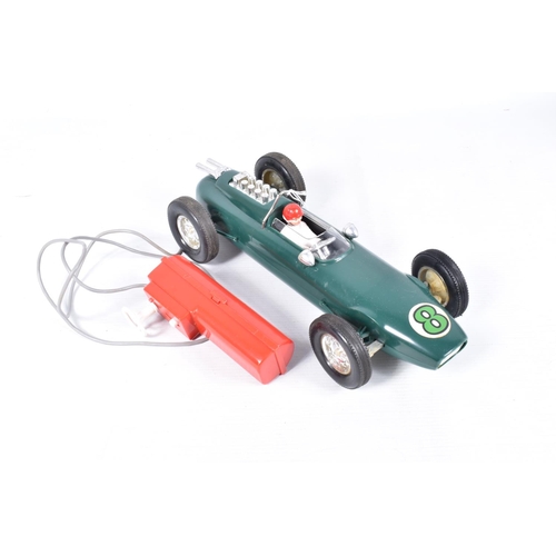 25 - A BOXED LINCOLN INTERNATIONAL PLASTIC BATTERY OPERATED LOTUS INDIANAPOLIS RACING CAR, No.7101, not t... 