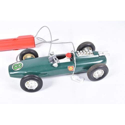 25 - A BOXED LINCOLN INTERNATIONAL PLASTIC BATTERY OPERATED LOTUS INDIANAPOLIS RACING CAR, No.7101, not t... 