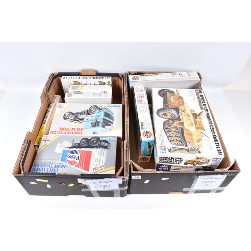 30 - A QUANTITY OF BOXED UNBUILT PLASTIC CONSTRUCTION KITS, assorted 1/48 and 1/72 scale aircraft kits by... 