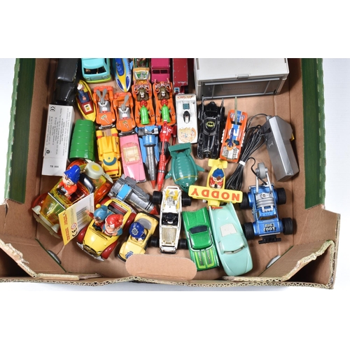 33 - A QUANTITY OF UNBOXED AND ASSORTED PLAYWORN DIECAST AND PLASTIC VEHICLES, to include Spot-On, Dinky,... 