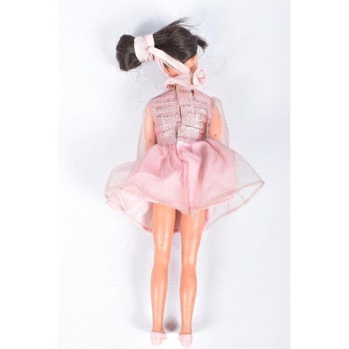 109 - A VINTAGE 1960'S MATTEL TWIST AND TURN BARBIE DOLL, painted lashes, straight arms and legs, twist an... 