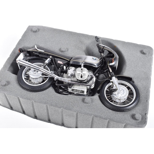 136 - A BOXED SCHUCO B.M.W. R90/S MOTORBIKE MODEL, No.06520, 1/10 scale, with a cased Guiloy B.M.W. R100S ... 