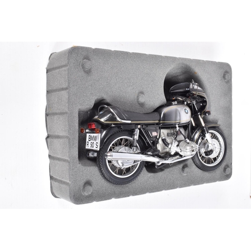 136 - A BOXED SCHUCO B.M.W. R90/S MOTORBIKE MODEL, No.06520, 1/10 scale, with a cased Guiloy B.M.W. R100S ... 