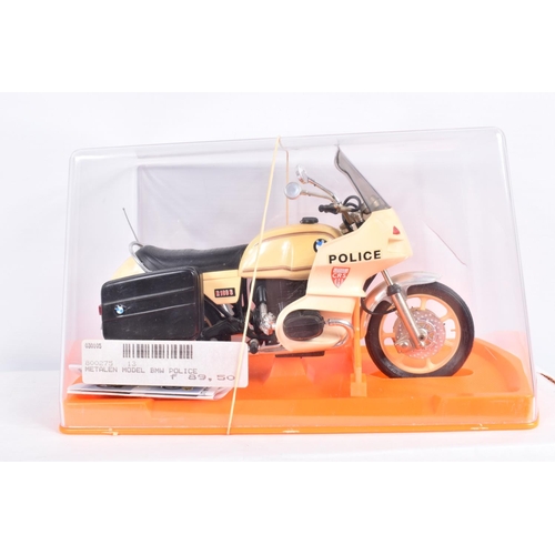 136 - A BOXED SCHUCO B.M.W. R90/S MOTORBIKE MODEL, No.06520, 1/10 scale, with a cased Guiloy B.M.W. R100S ... 