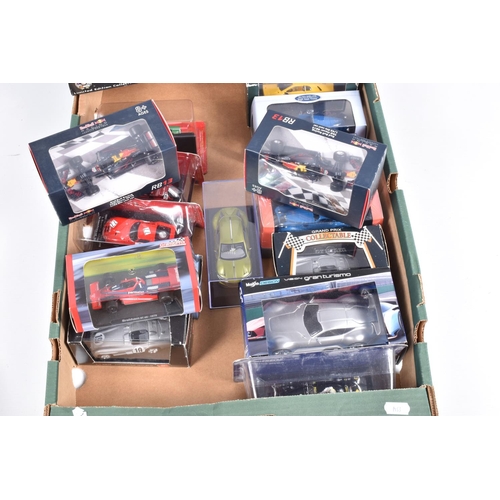 141 - A QUANTITY OF BOXED AND BOXED MODERN DIECAST EUROPEAN AND AMERICAN CAR MODELS, to include a quantity... 