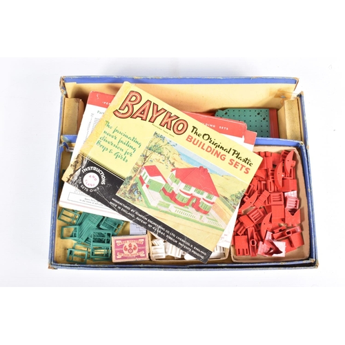 160 - A BOXED BAYKO BUILDING SET No.3, contents not checked but appears reasonably complete, with plan boo... 