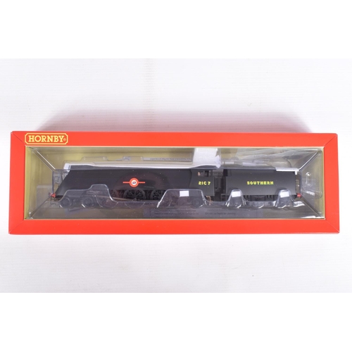 180 - A BOXED OO GAUGE HORNBY MODEL RAILWAYS SR, Merchant Navy Class Original , 4-6-2, no. 21C7 'Aberdeen ... 