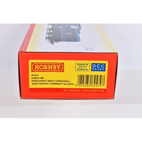 181 - A BOXED OO GAUGE HORNBY MODEL RAILWAYS EARLY BR, Class 8P 'Merchant Navy' Original 4-6-2, no. 35024 ... 